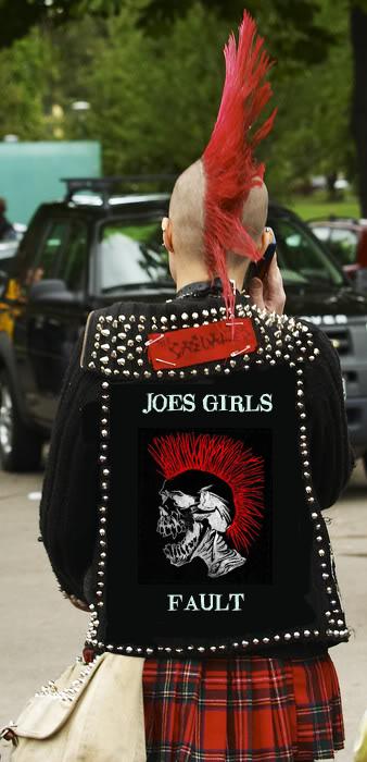 newsign.php?line1=joes+girls&line2=fault&Anarchy=Anarchy